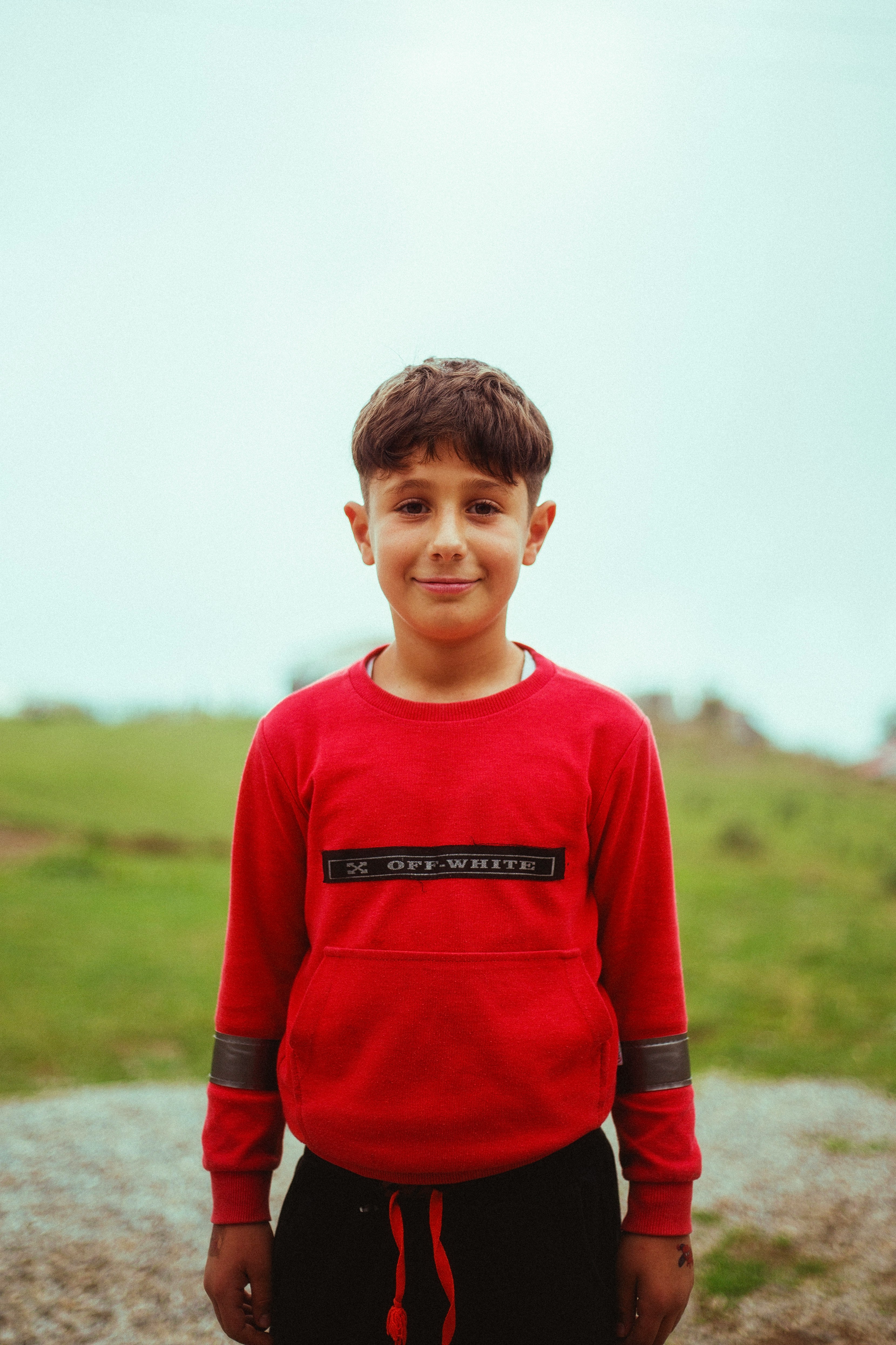 霓虹信息流与个性化推荐示意图